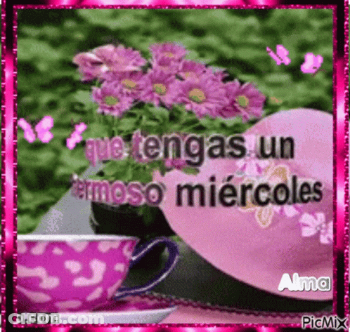 A Picture Of A Cup Of Coffee And A Heart With The Words Que Tengas Un Hermoso Miercoles On It GIF