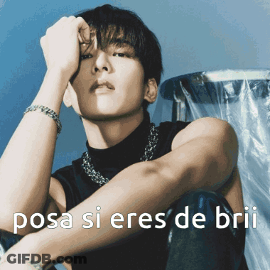 A Picture Of A Young Man With The Caption Posa Si Eres De Bril GIF