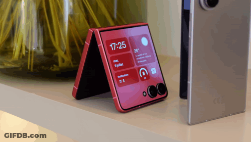 A Red Flip Phone With The Time Of 17:25 On The Screen GIF