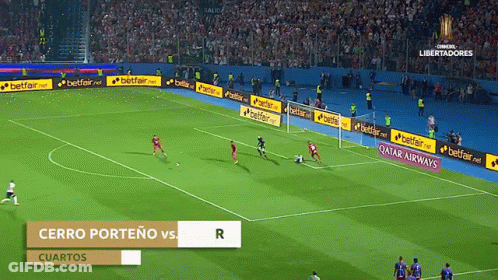 A Soccer Game Is Being Played Between Cerro Porteño And Cuartos GIF