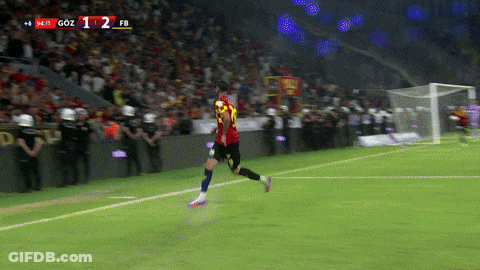 A Soccer Game Is Being Played With The Score 1 To 2 GIF