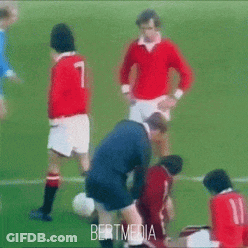 A Soccer Player In A Red Jersey With The Number 7 On It GIF