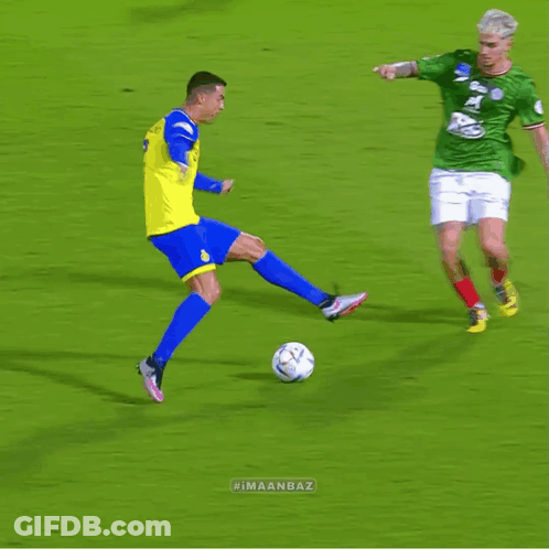 A Soccer Player In A Yellow Jersey With The Number 7 GIF
