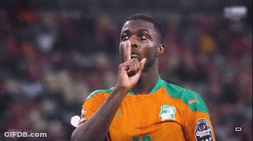 A Soccer Player Wearing A Green And Orange Jersey With Carlsberg On It GIF