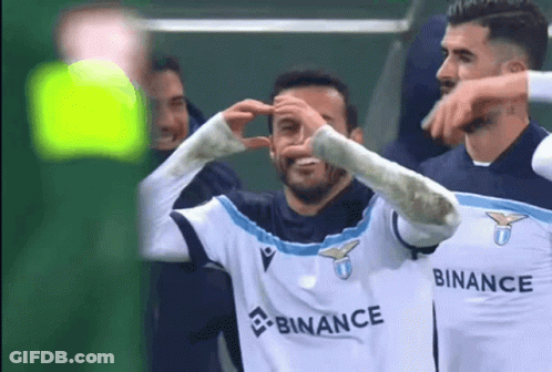 A Soccer Player Wearing A Jersey That Says Binance GIF