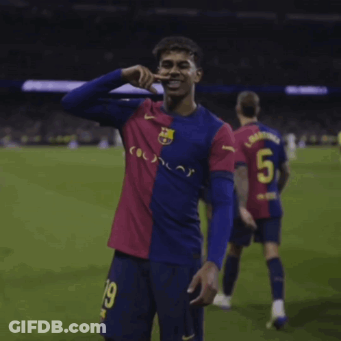 A Soccer Player Wearing A Jersey With The Number 5 On The Back GIF