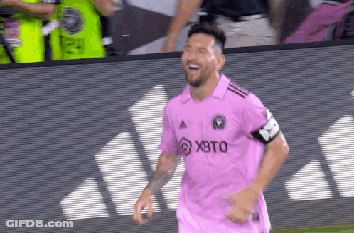 A Soccer Player Wearing A Pink Shirt With Xbox On It GIF