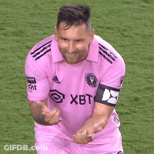 A Soccer Player Wearing A Pink Shirt With Xbt On It GIF