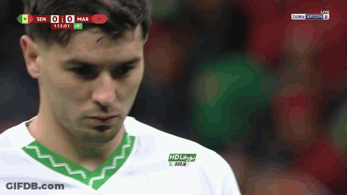 A Soccer Player Wearing A White And Green Shirt With Hd Written On The Front GIF