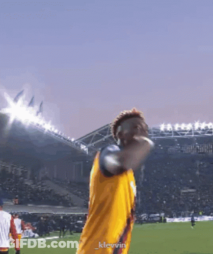A Soccer Player Wearing A Yellow Jersey With The Letters Klewin On It GIF