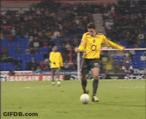 A Soccer Player Wearing A Yellow Jersey With The Number 0 On It GIF