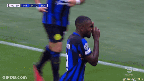 A Soccer Player With The Name Thuran On His Back GIF