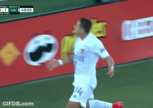 A Soccer Player With The Number 14 On His Shirt GIF