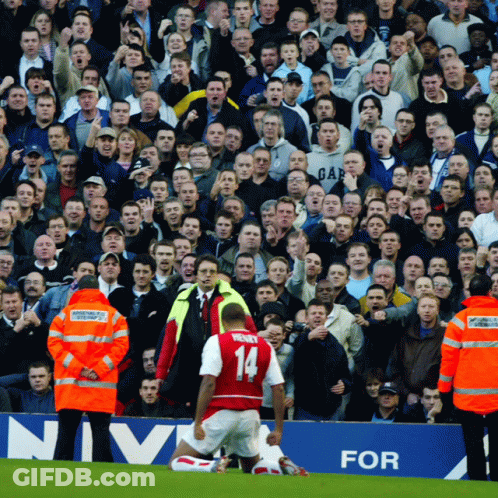 A Soccer Player With The Number 14 On The Back Of His Shirt GIF