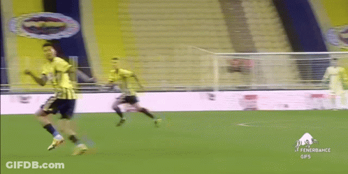 A Soccer Player With The Number 17 On Their Jersey GIF