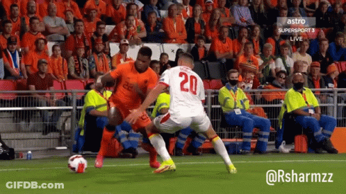 A Soccer Player With The Number 20 On His Shirt GIF