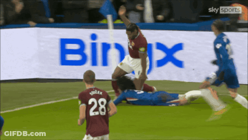 A Soccer Player With The Number 28 On Their Jersey GIF