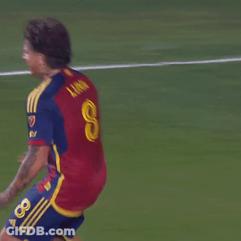 A Soccer Player With The Number 29 On His Back GIF