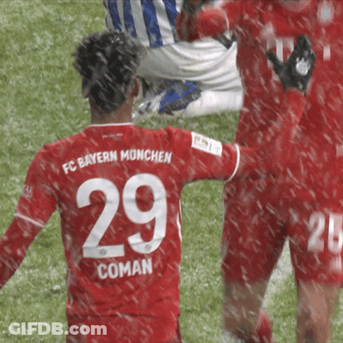 A Soccer Player With The Number 29 On Their Jersey GIF