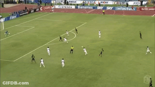A Soccer Player With The Number 33 On His Jersey GIF