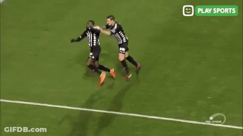 A Soccer Player With The Number 33 On Their Jersey GIF