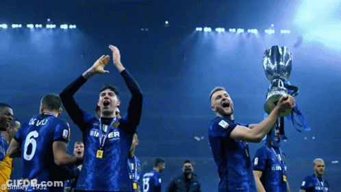 A Soccer Player With The Number 6 On His Back GIF