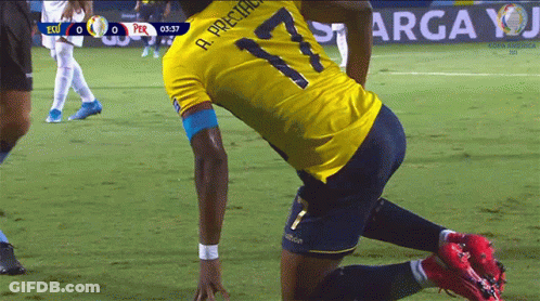 A Soccer Player With The Number 7 On His Back GIF