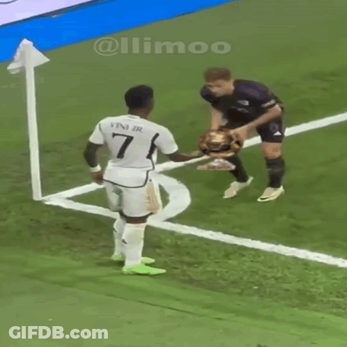 A Soccer Player With The Number 7 On Their Jersey GIF