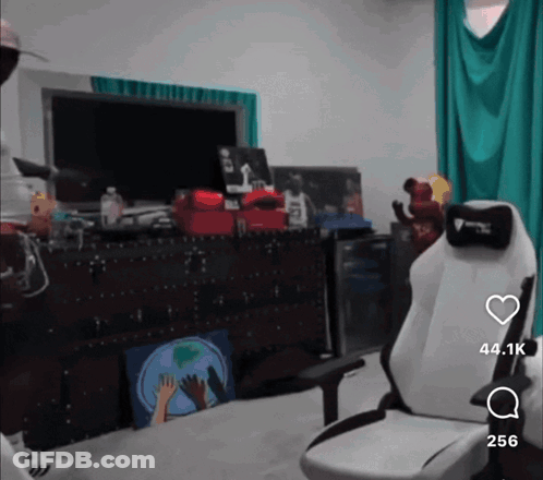 A Video Of A Person Playing A Video Game Shows A Chair With A Heart On It GIF