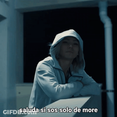 A Woman In A Hooded Jacket With The Words Saluda Si Sos Solo De More Written Below Her GIF