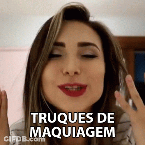 A Woman Is Making A Funny Face With The Words Truces De Maquiagem Above Her Head GIF