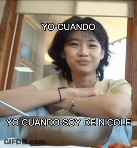 A Woman Is Sitting At A Table With Her Arms Crossed And The Words Yo Cuando Yo Cuando Soy De Nicole GIF