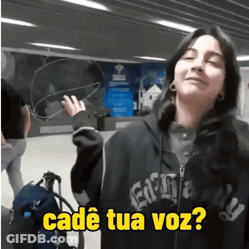 A Woman Wearing A Black Hoodie With The Words Cadé Tua Voz On It GIF