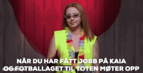 A Woman Wearing Sunglasses And A Yellow Vest Says " Nar Du Har Fatt Jobb På Kaia Og Fotballlaget Til Toten Moter Opp GIF