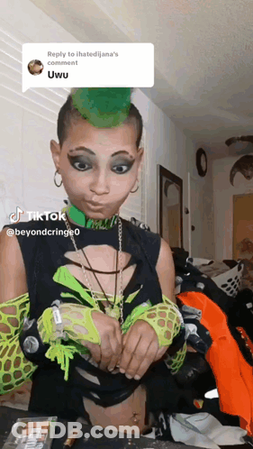 A Woman With Green Hair Has A Reply To Ihatedjana 'S Comment In A Speech Bubble GIF
