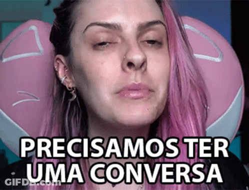 A Woman With Pink Hair Has The Words Precisamos Ter Uma Conversa Above Her GIF