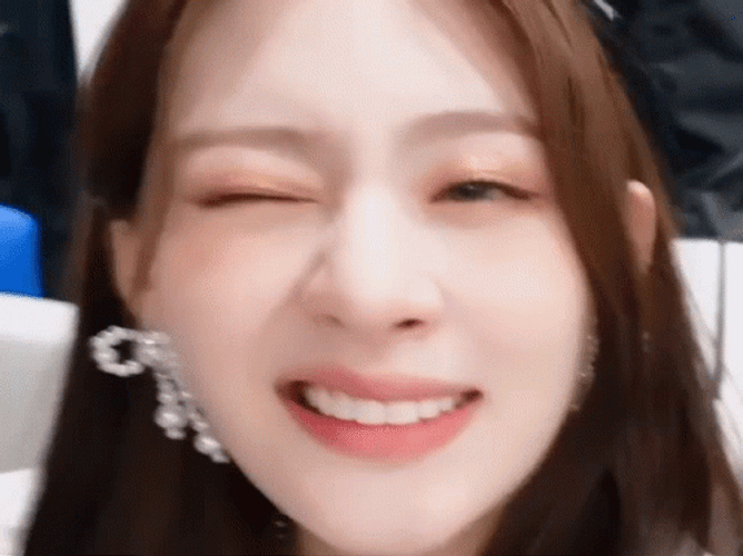 Adorable Stayc Seeun Winking GIF