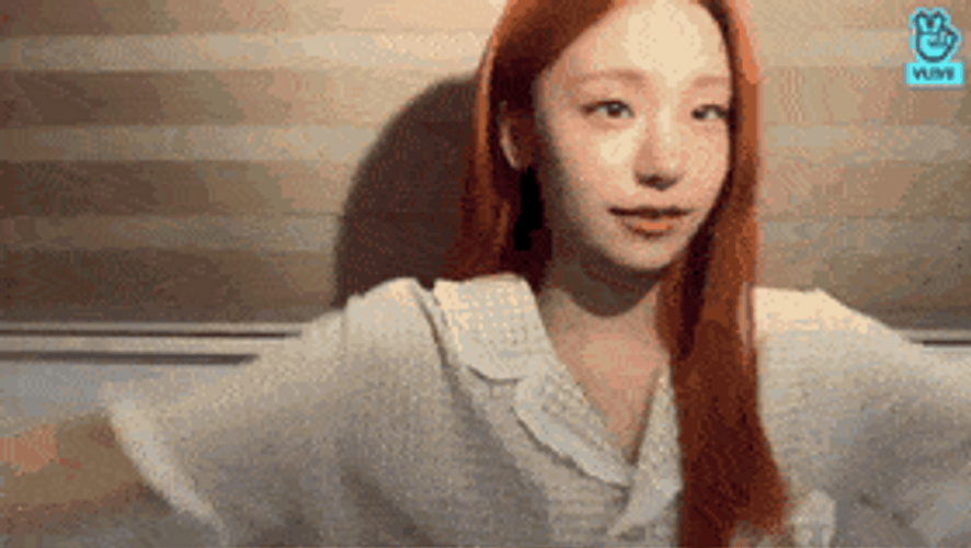Air Hug Bye Itzy Yeji Kpop Idol GIF