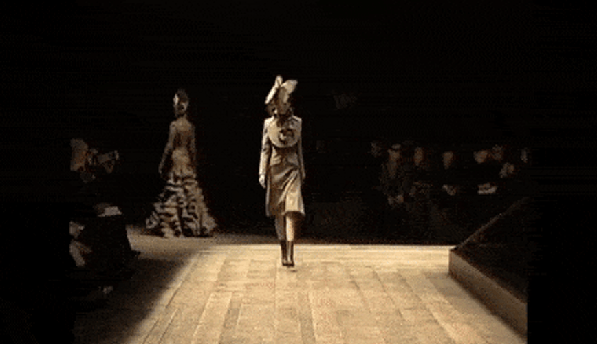 Alexander McQueen Fall Winter 2006 GIF