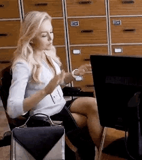 Angelique Boyer Amara Muerte GIF