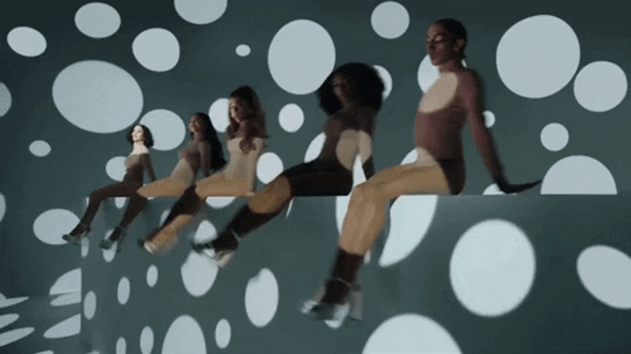 Ariana Grande Hot Dancing 34 35 GIF