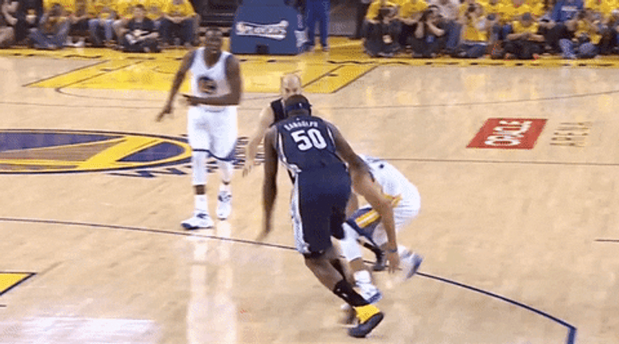 Assist Golden State Warriors Stephen Curry Pass GIF