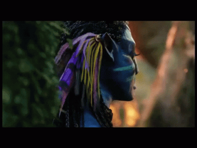 Avatar Neytiri Looking Around GIF