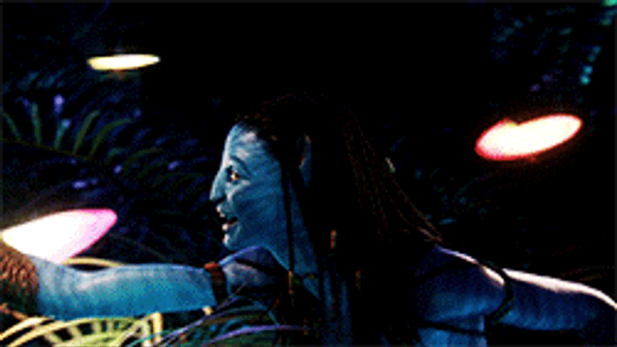 Avatar Neytiri With Fan Lizard GIF