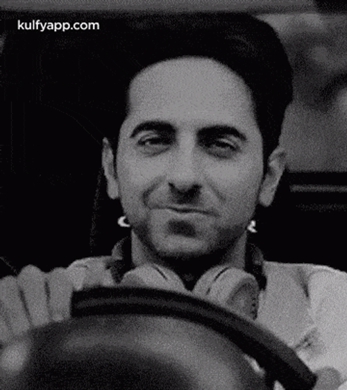 Ayushmann Khurrana.Gif GIF