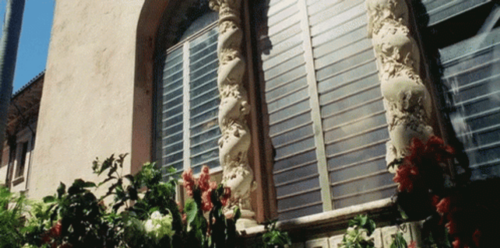 Bad Boys 2 Mike Lowrey Exiting Through Window GIF