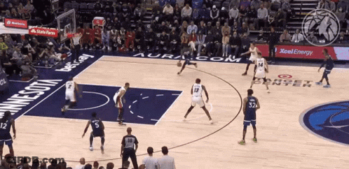 Basketball Game On Aura.com Court GIF