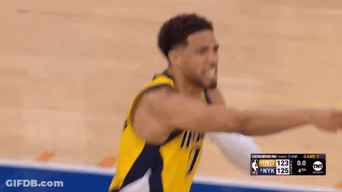Basketball Game Warriors Vs Knicks GIF