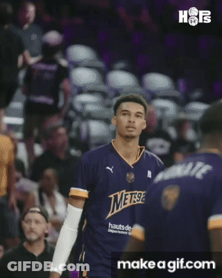 Basketball Player In Purple Metsu Jersey GIF