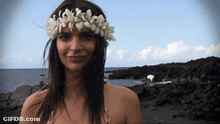 Beautiful Women Emily Ratajkowski GIF